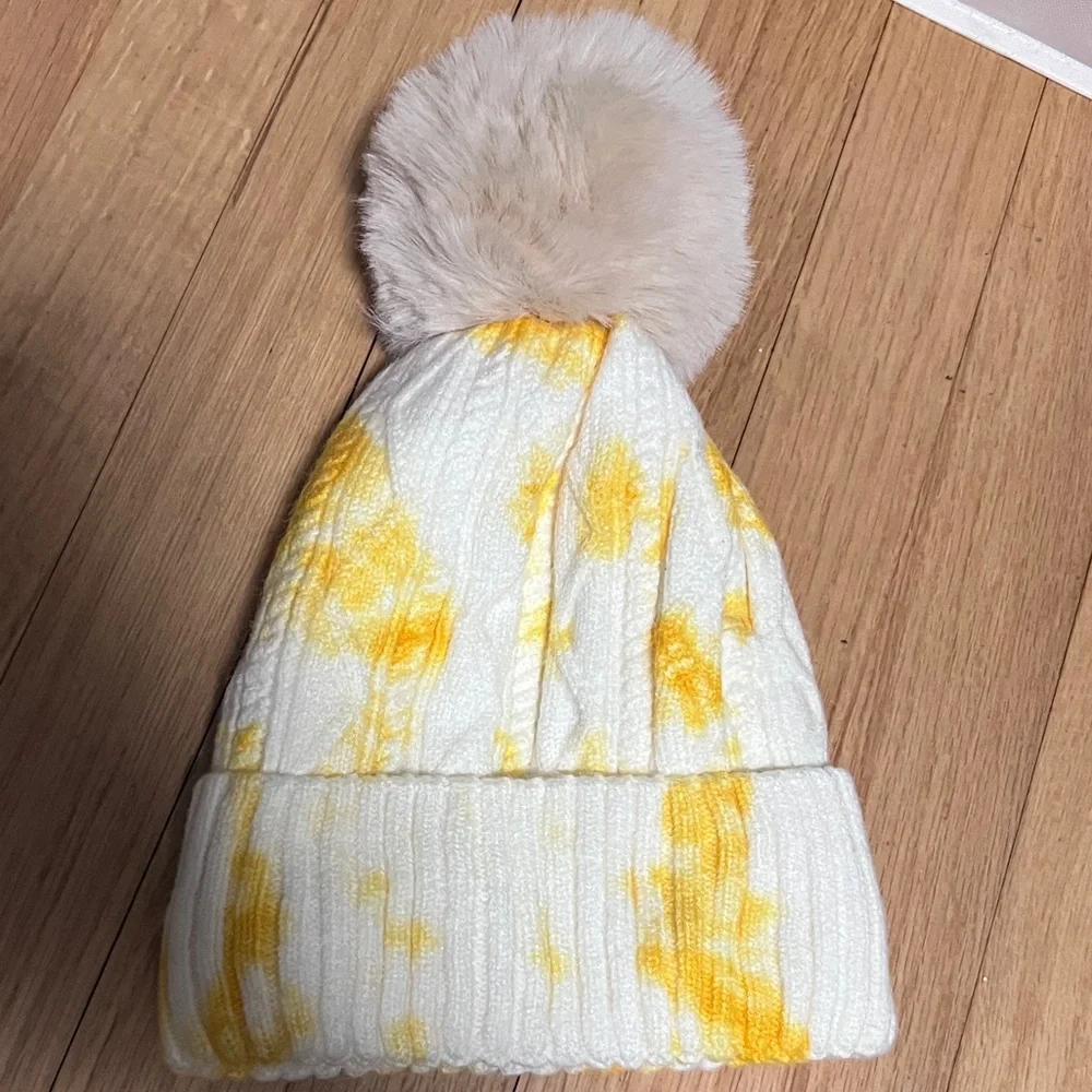 Women’s Tie-Dye Pom Beanie Cozy Knit Hat Winter fur lined Soft & Warm